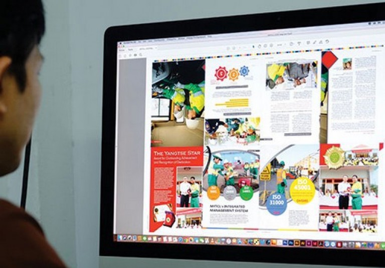 ทีมงานมืออาชีพ โรงพิมพ์